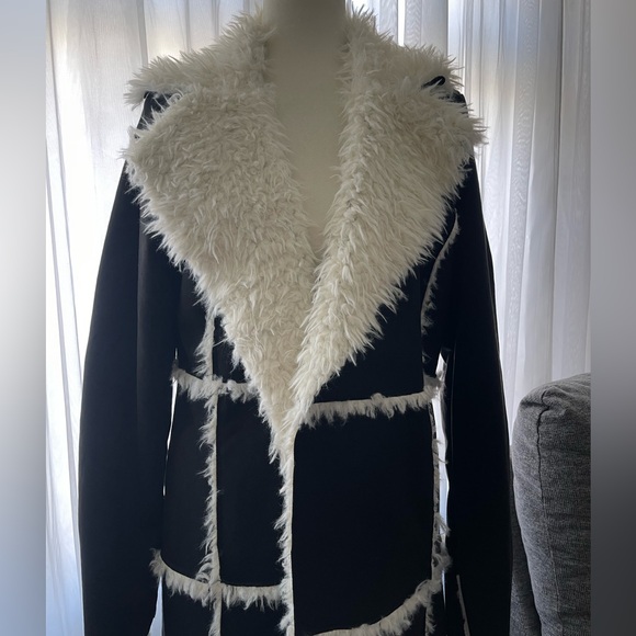 MYRIAD MEMORIES FAUX FUR COAT - Picture 10 of 11